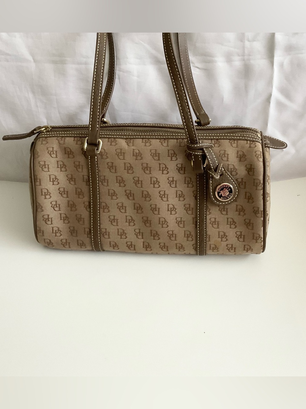 VINTAGE DOONEY & BOURKE BARREL BAG - Picture 2 of 16